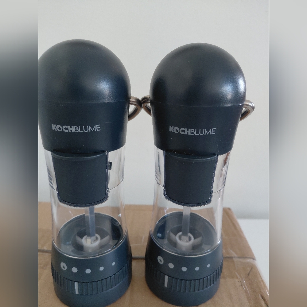 Black Salt and Pepper Grinder Set
